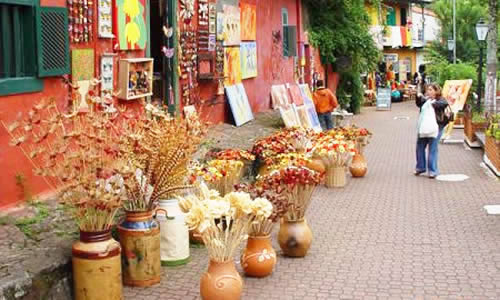 Feira de Artes e Artesanatos de Embu das Artes Feira de Artes e Artesanatos de Embu das Artes