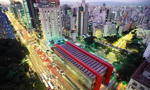 Visão Aérea da Av. Paulista / MASP em São Paulo Visão Aérea da Av. Paulista / MASP em São Paulo